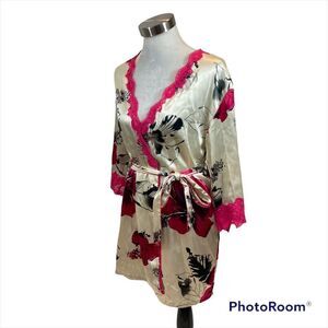 Sensara Brand Lace Trim‎ Floral Print Long Sleeved Robe Size Medium